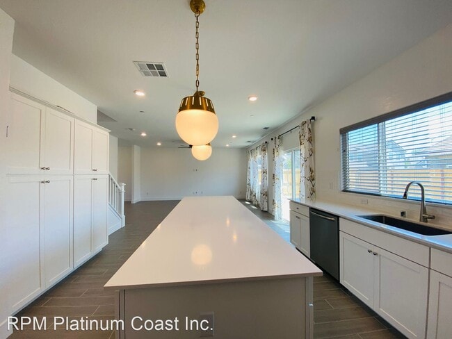 Building Photo - 4 br, 2.5 bath House - 978 Lester Ave.