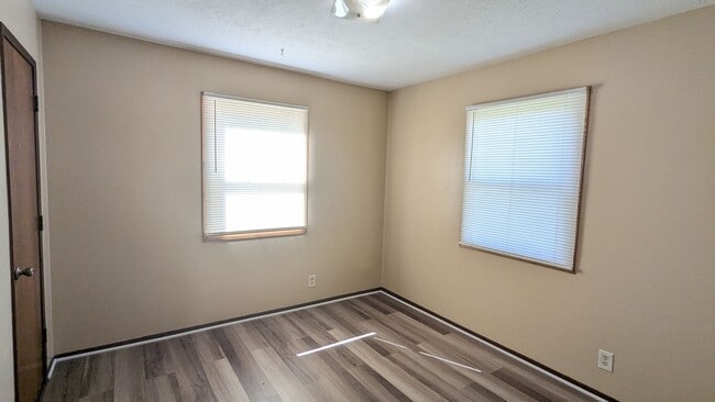 Building Photo - 3-bedroom in Lewis Central
