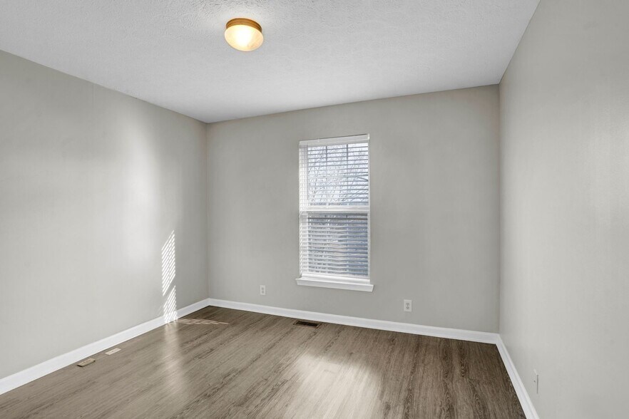 Building Photo - 1345 Bell Rd