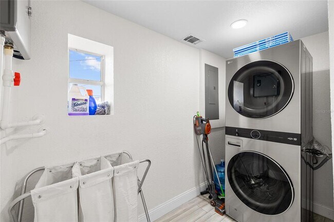 Building Photo - 4920 30th Ave N