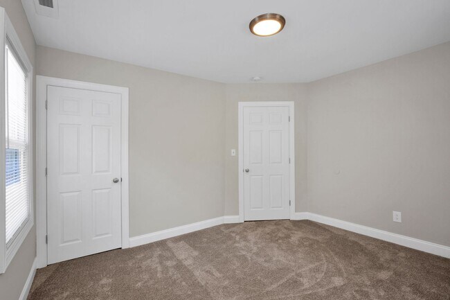 Building Photo - 2 Bedroom 1 Bath In Fayetteville- Small Do...