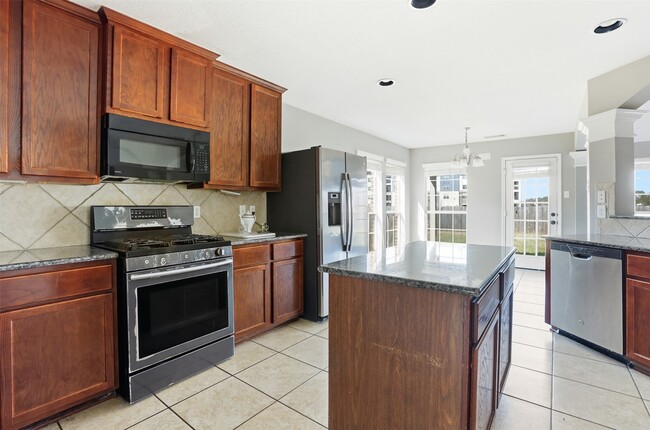 Building Photo - 6802 Claire Brook Dr