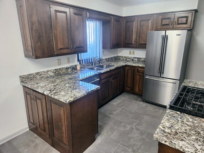 Building Photo - 1276 NE 52nd Ave