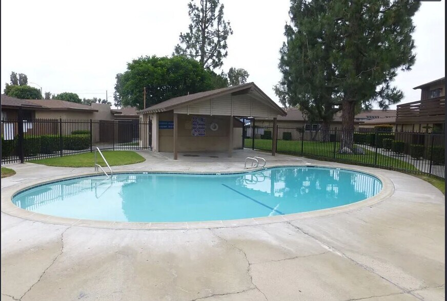 Building Photo - 2131 1/2 S Broden St