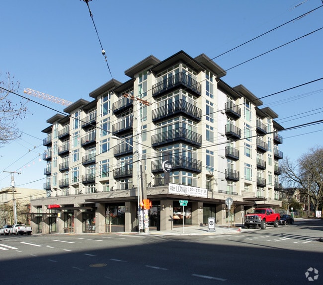 Building Photo - Collins on Pine