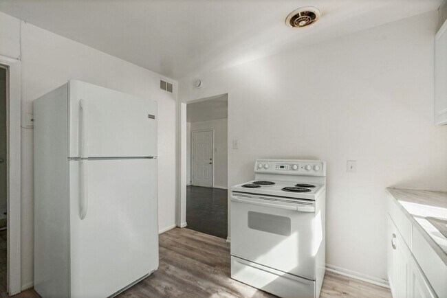 Building Photo - 975-977-979 S Lowell Blvd