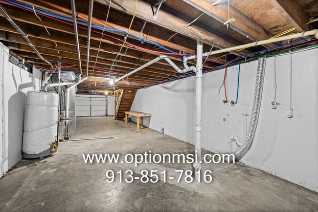 Building Photo - Very Spacious and ready for immediate move-in!!