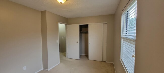 Building Photo - 792 Ficus Dr