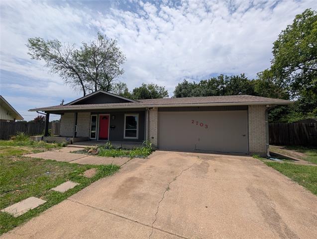 Building Photo - 2703 Runningbrook Ln
