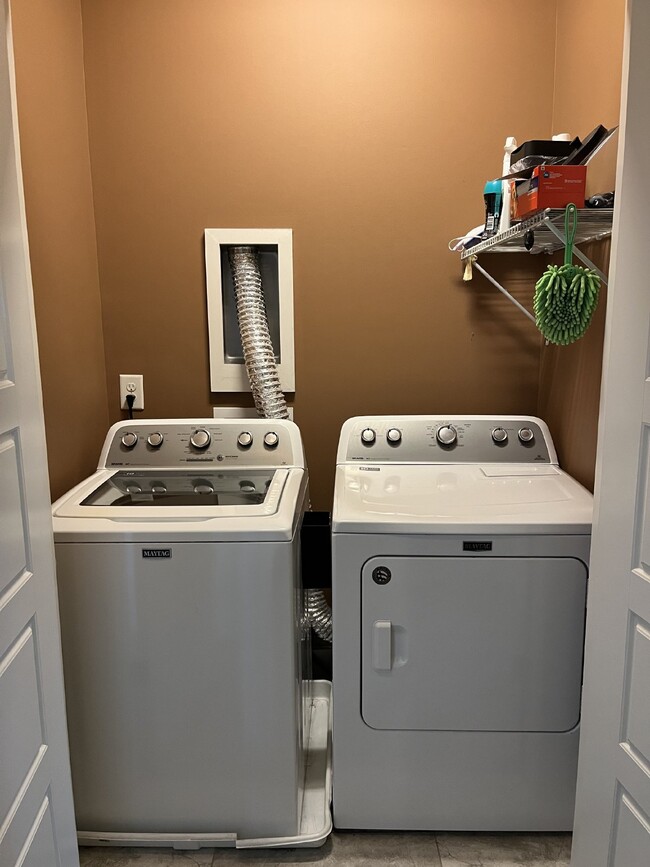 Building Photo - "Discover Your Dream Home: Spacious 4-Bedroom Oasis with 3 Full Baths in Vibrant Nashville!"