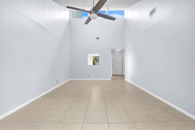 Building Photo - 12712 Spinnaker Ln