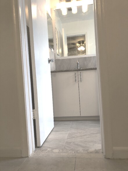 Building Photo - 8409 NW 59th Ct