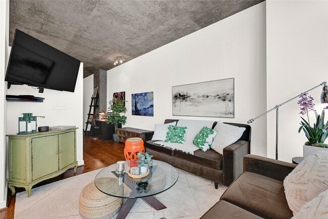 Building Photo - 5925 Almeda Rd