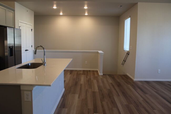 Building Photo - Stunning 2 bedroom Townhome in Fort Collins