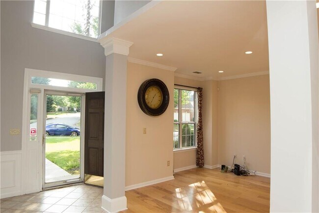 Building Photo - 5025 Baywood Dr