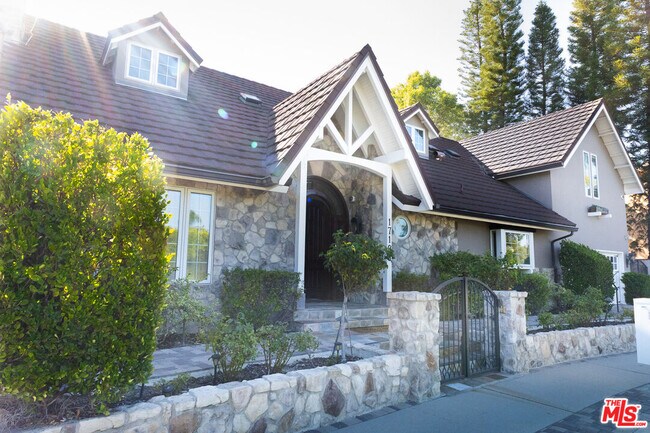 Building Photo - 17108 Oak View Dr