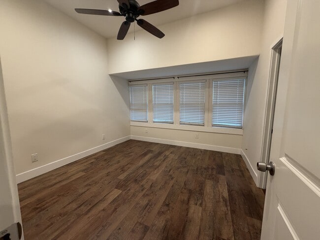 Building Photo - 10046 Larkin Rd