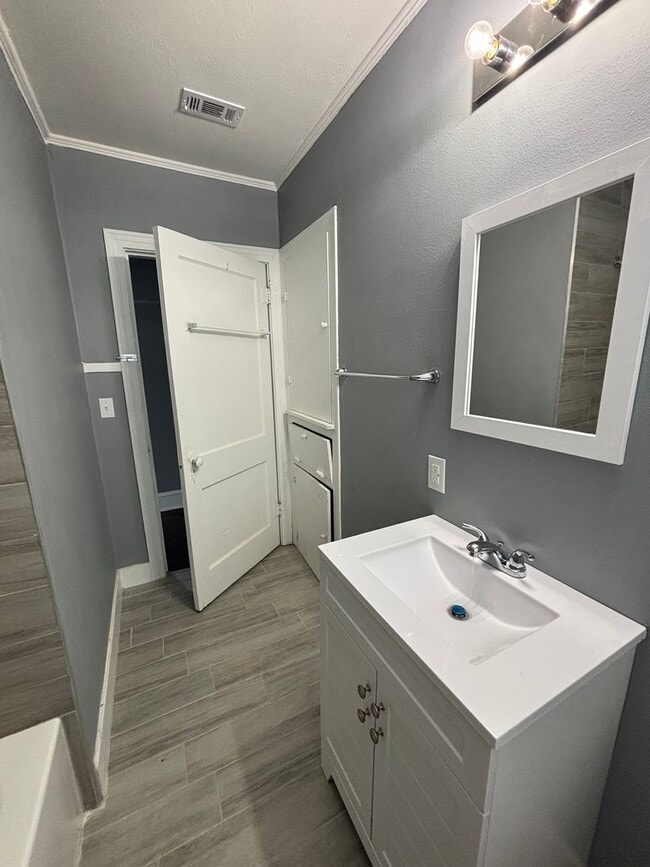 Building Photo - E Merrick