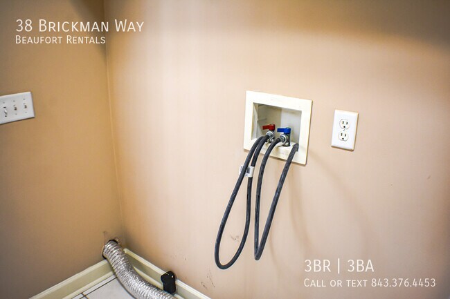 Building Photo - 38 Brickman Way