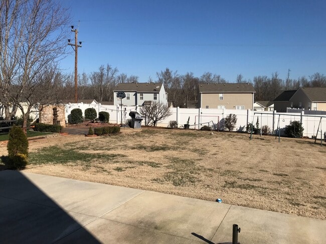 Building Photo - 113 Pennine Dr
