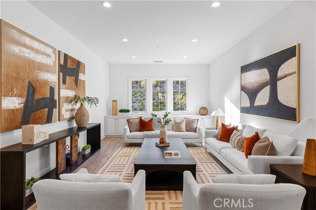 Building Photo - 111 Great Oak