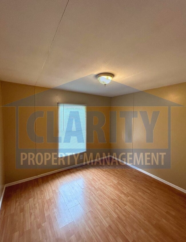 Building Photo - Charming 3-Bedroom with Large Yard