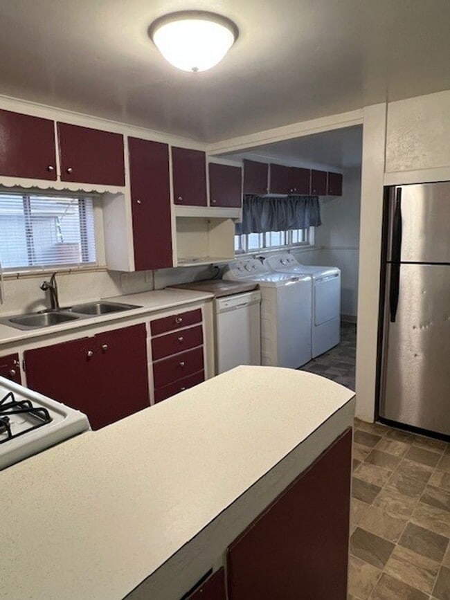 Building Photo - Charming 3bedroom, 1.5bathroom Home