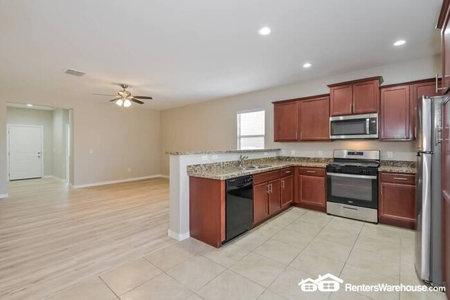 Building Photo - Recently updated 3 Bed, 2 Bath home in Tuc...