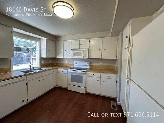 Building Photo - 18160 Davis St