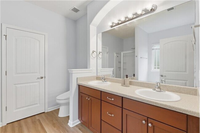 Building Photo - 13 Concordia Dr