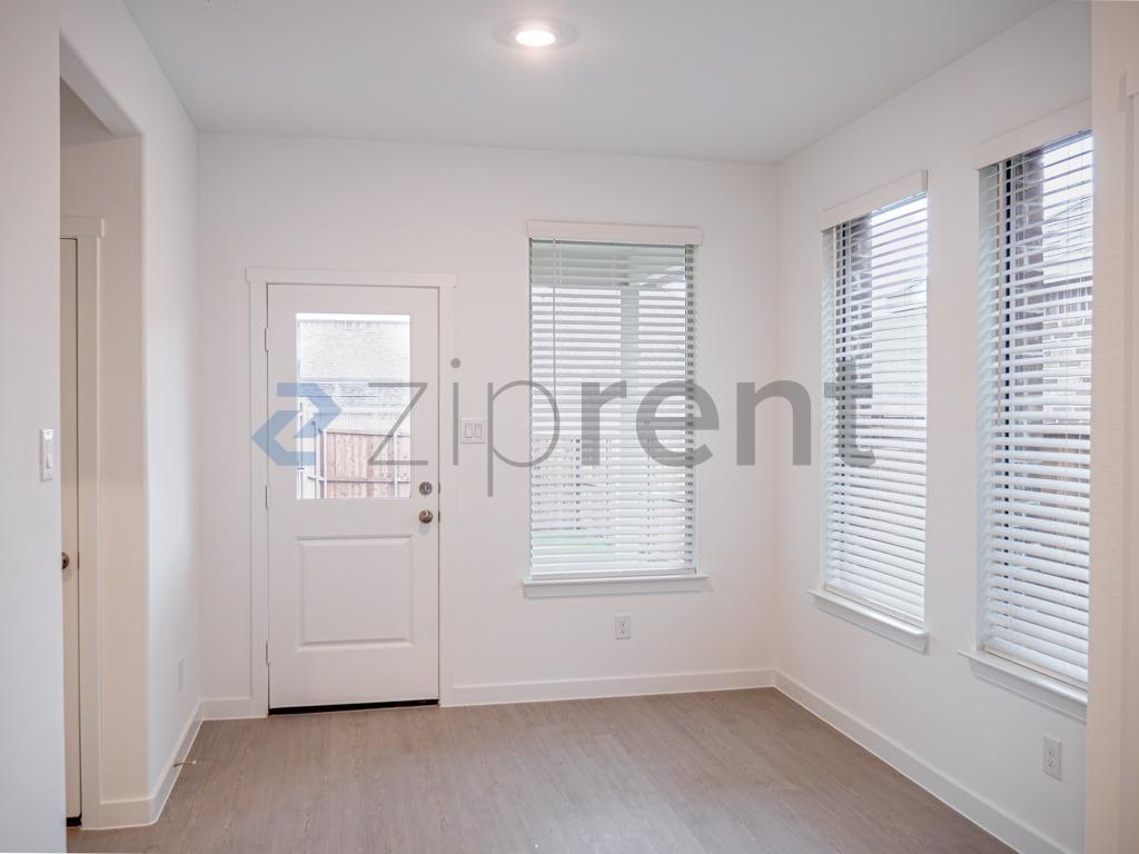 Building Photo - Unit