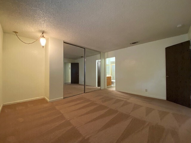 Building Photo - Charming and Well-Maintained 3-Bedroom, 2-...