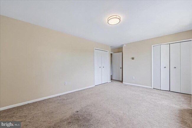 Building Photo - 6631 Wakefield Dr