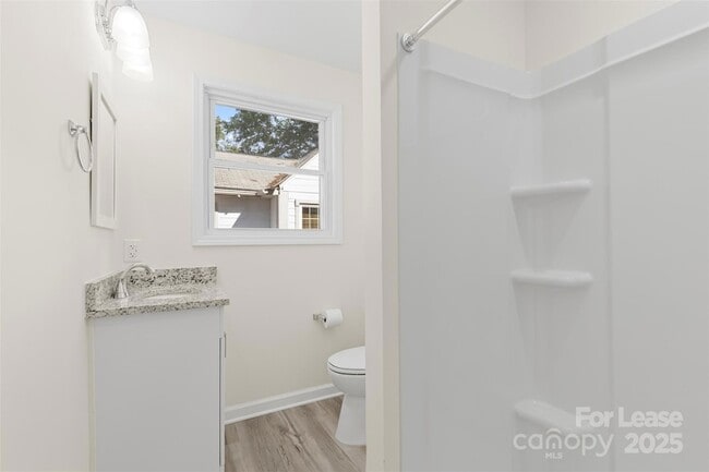 Building Photo - 660 Chestnut St