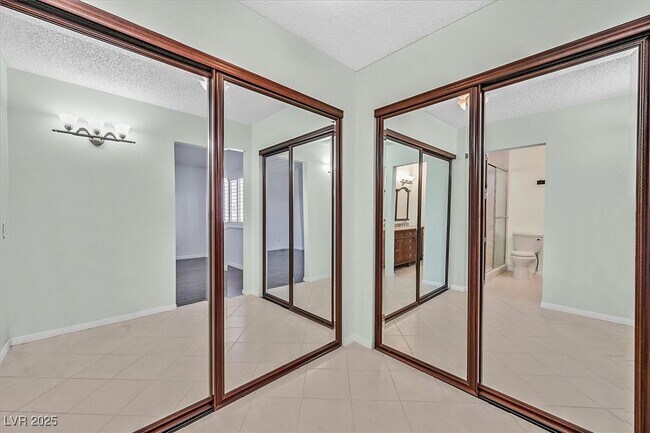 Building Photo - 8720 Pavia Dr