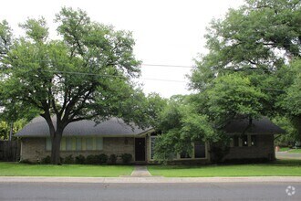Building Photo - 3 BEDROOM, NORTH BELTON