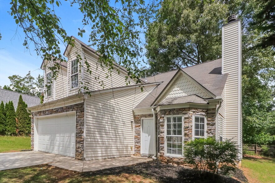 Building Photo - 2540 Lake Royale Dr