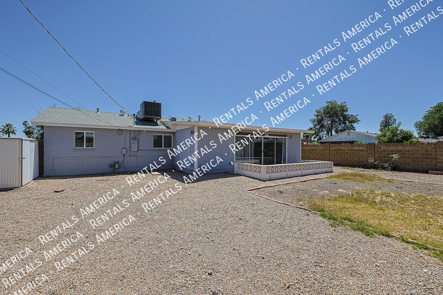 Building Photo - 2114 West Myrtle Ave