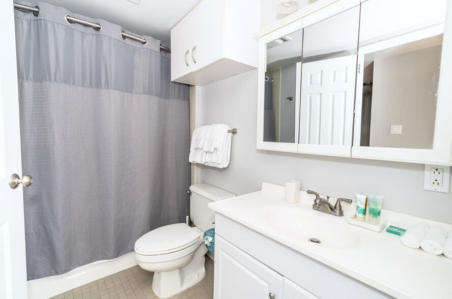 Building Photo - 127 Greyrock Pl