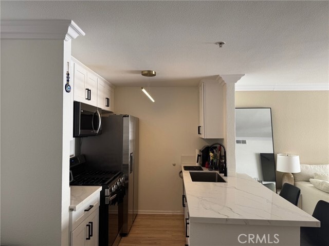 Building Photo - 7320 Hawthorn Ave