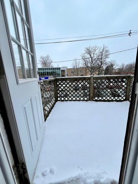 Building Photo - 104 Linwood Ave