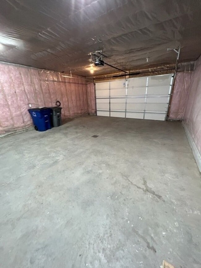 Building Photo - 3027 39th Ave S