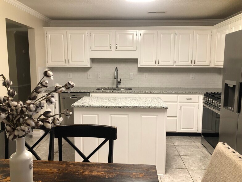 Building Photo - 1185 Johnson Rd