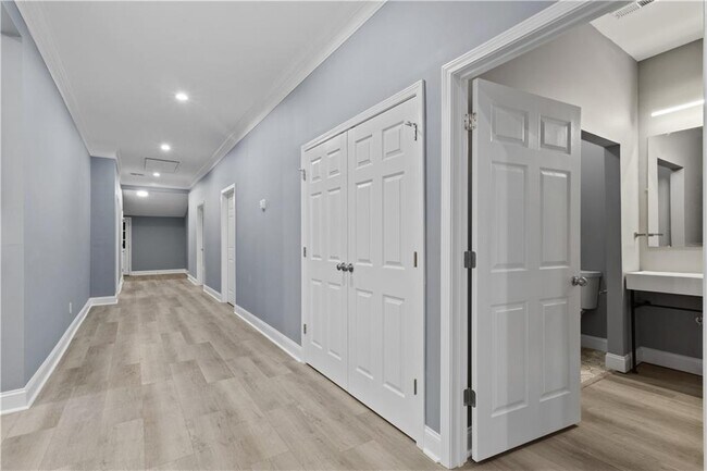 Building Photo - 325 Holderness St SW