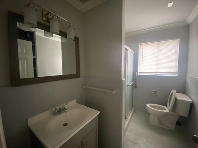 Building Photo - 2506 Waverly Dr