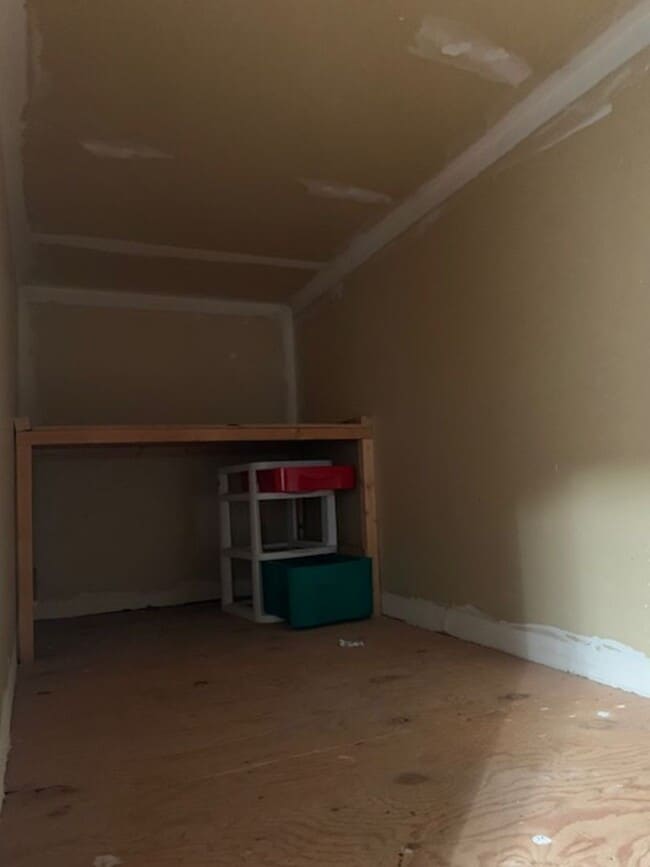 Building Photo - 5038 Hickory Pl