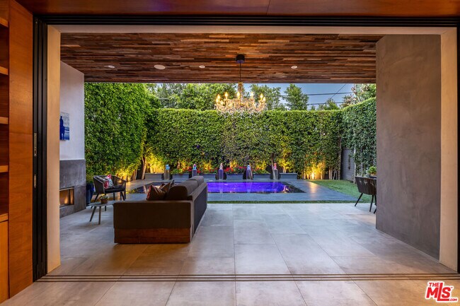 Building Photo - 1540 N Curson Ave