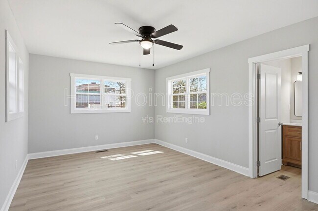 Building Photo - 2406 Kirby Ave