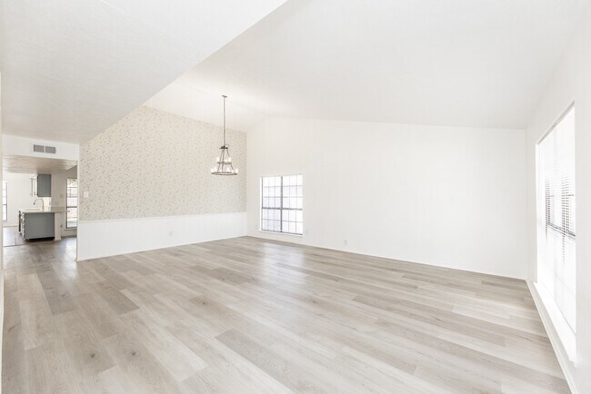 Building Photo - 16814 Kilwinning Dr