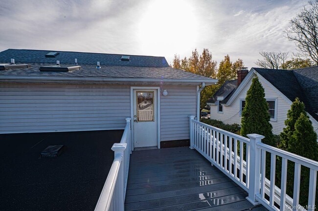 Building Photo - 17 Fairview St